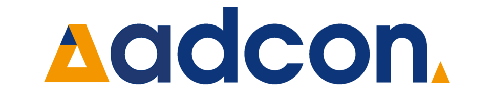 Logo des adcon Unternehmens, bestehend aus einem dunkelblauen Schriftzug und einem orangefarbenen Dreiecks 