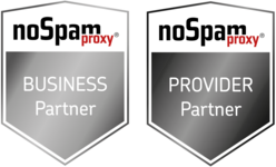 zwei schildförmige, silber-graue Logos von noSpamProxy, wobei das linke einen "BUSINESS Partner" und das rechte einen "PROVIDER Partner" ausweist
